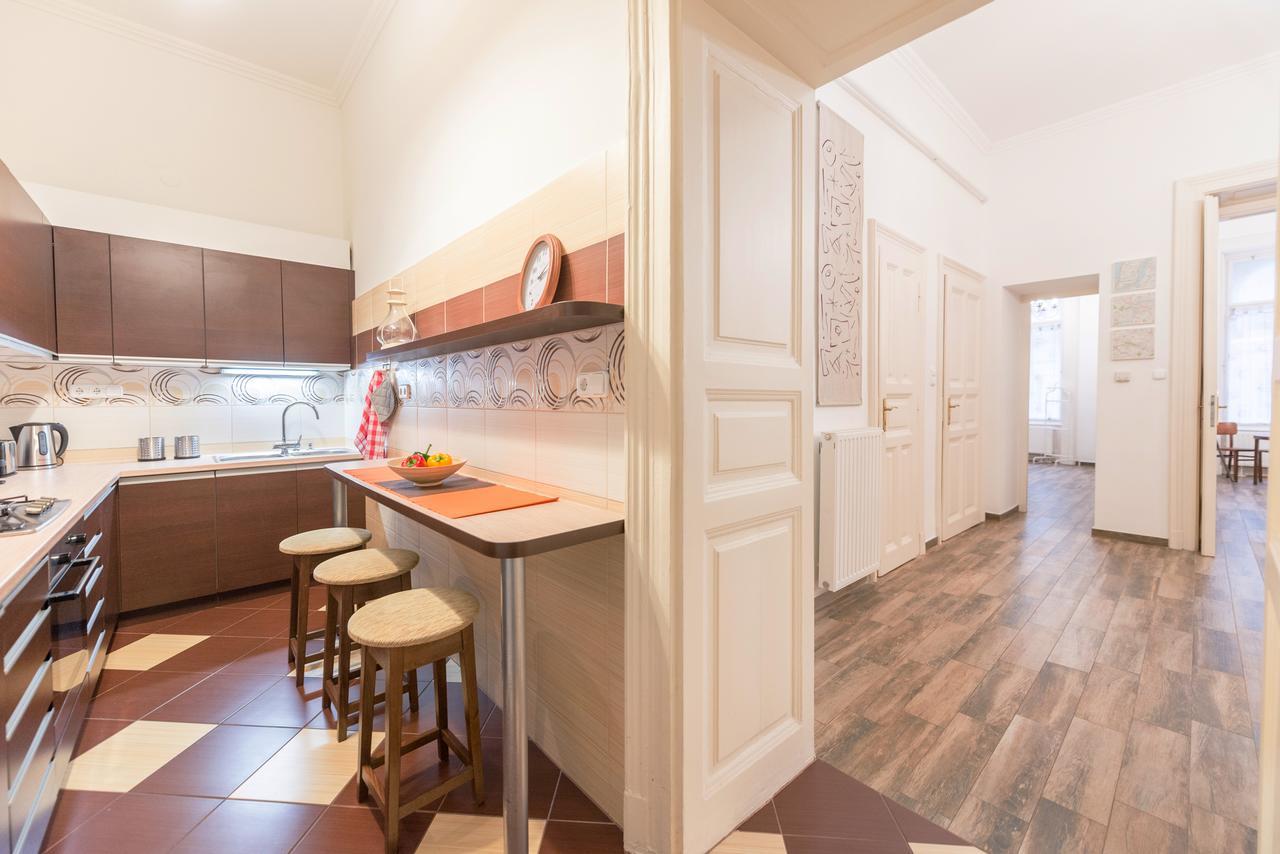 Family And Friends Apartment Budapest Exteriör bild