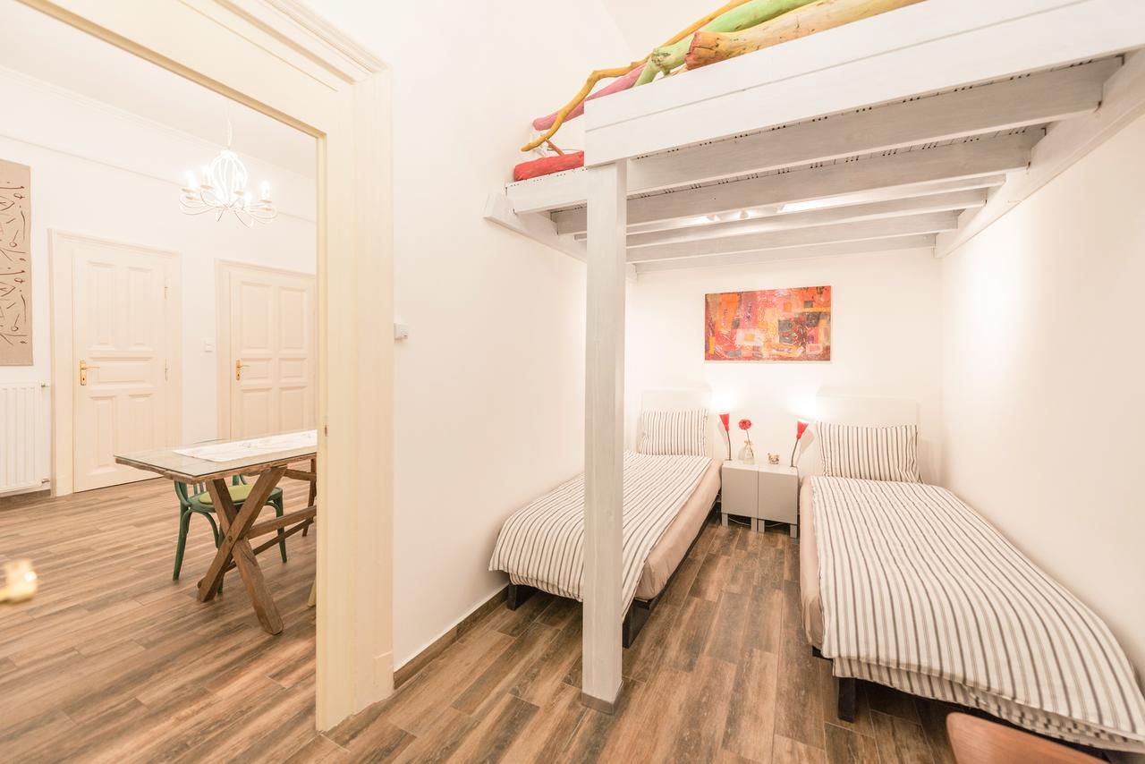 Family And Friends Apartment Budapest Exteriör bild