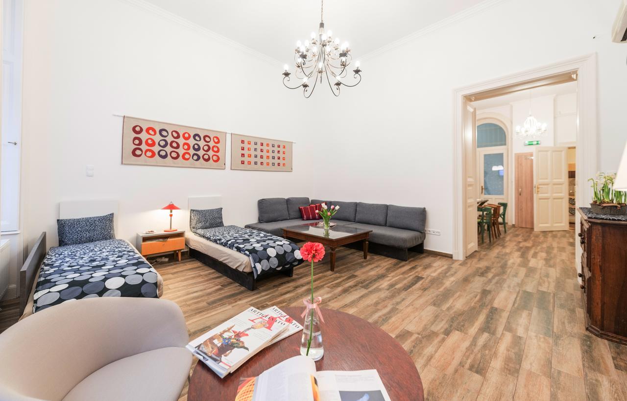 Family And Friends Apartment Budapest Exteriör bild
